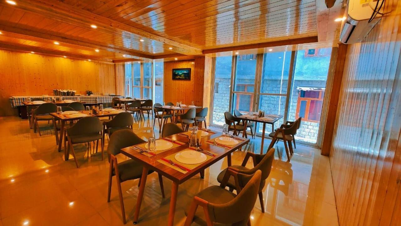 Tata Vista Resort Mall Road Manali - Centrally Heated & Air Cooled Kültér fotó