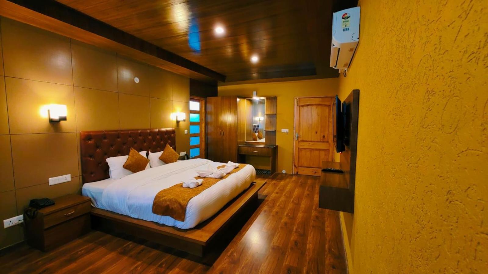 Tata Vista Resort Mall Road Manali - Centrally Heated & Air Cooled Kültér fotó